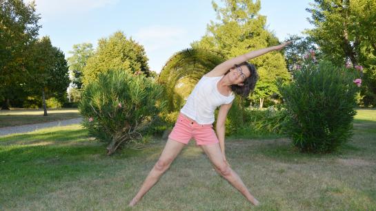 Iemand tijdens de yogales in het LDC