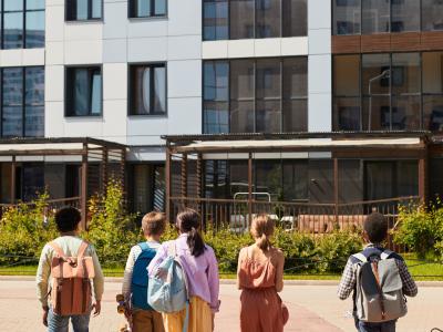Kinderen op weg naar school