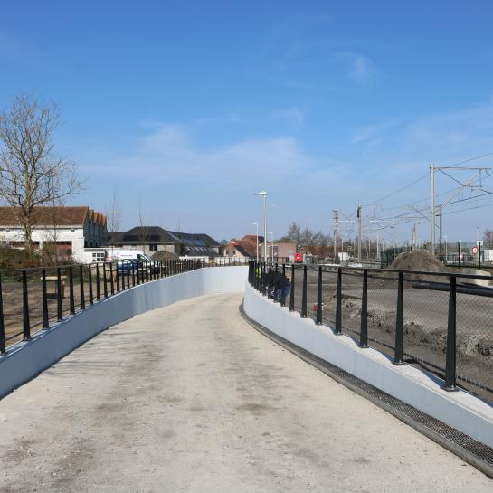 Fiets- en wandeltunnel stationsparking