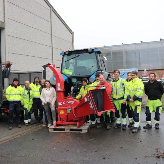 Medewerkers van het lokaal bestuur, bevoegde schepen voor groenbeheer en de houthakselaar